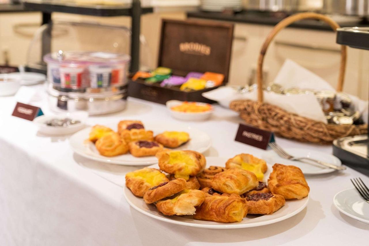 Ramada By Wyndham Cheltenham Golden Valley Ngoại thất bức ảnh
