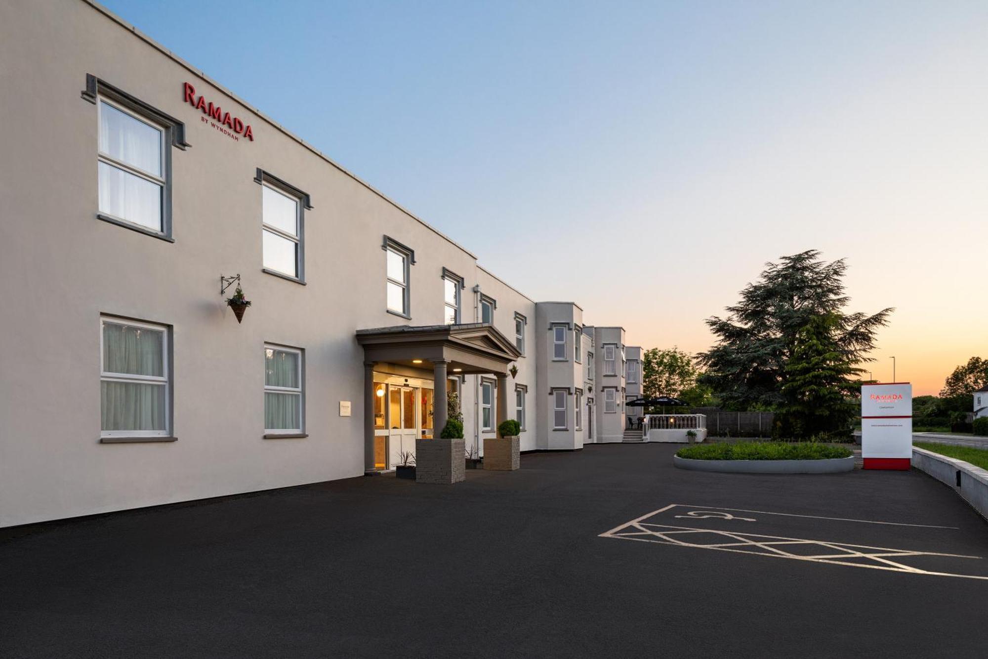 Ramada By Wyndham Cheltenham Golden Valley Ngoại thất bức ảnh