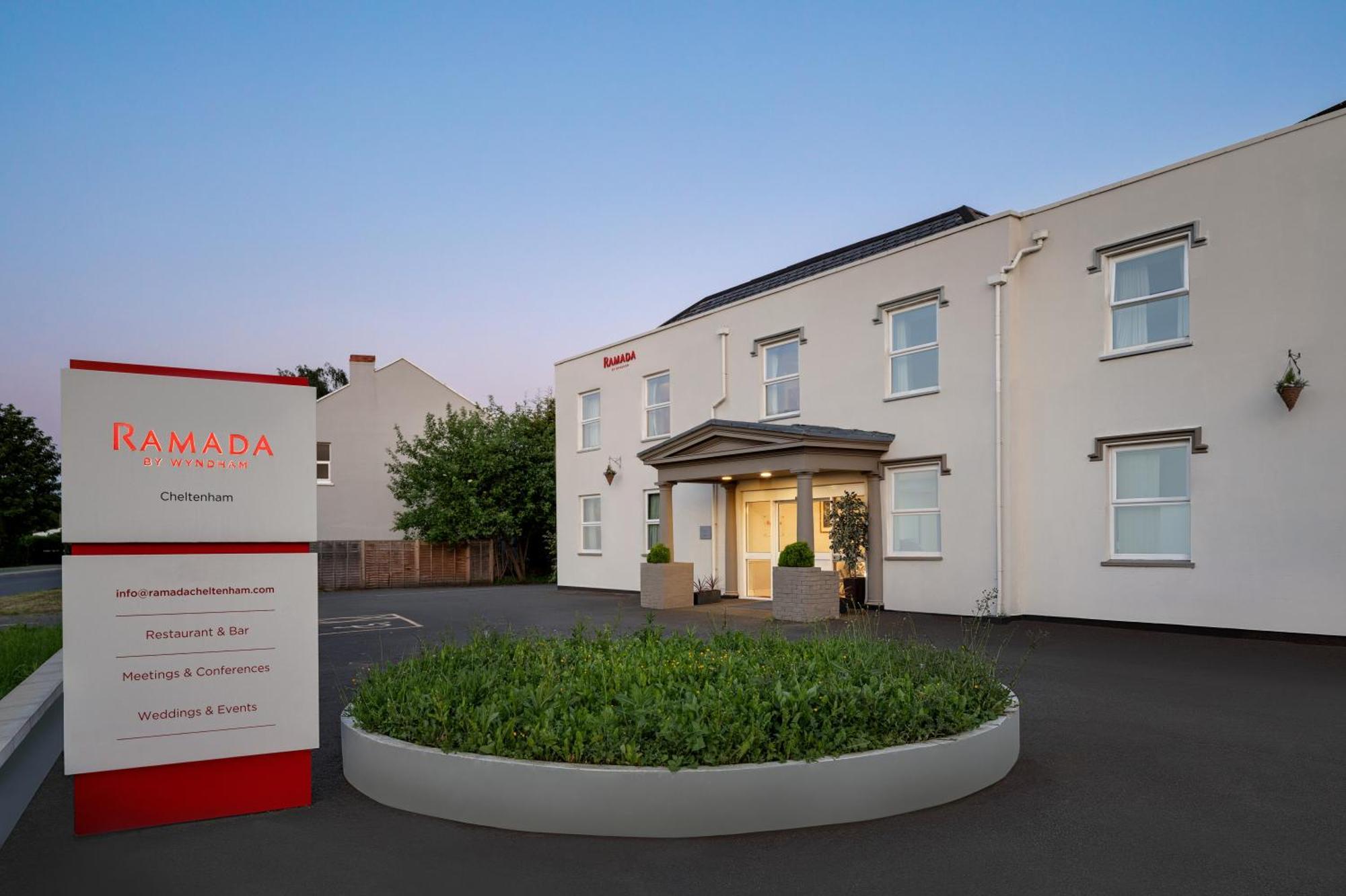 Ramada By Wyndham Cheltenham Golden Valley Ngoại thất bức ảnh