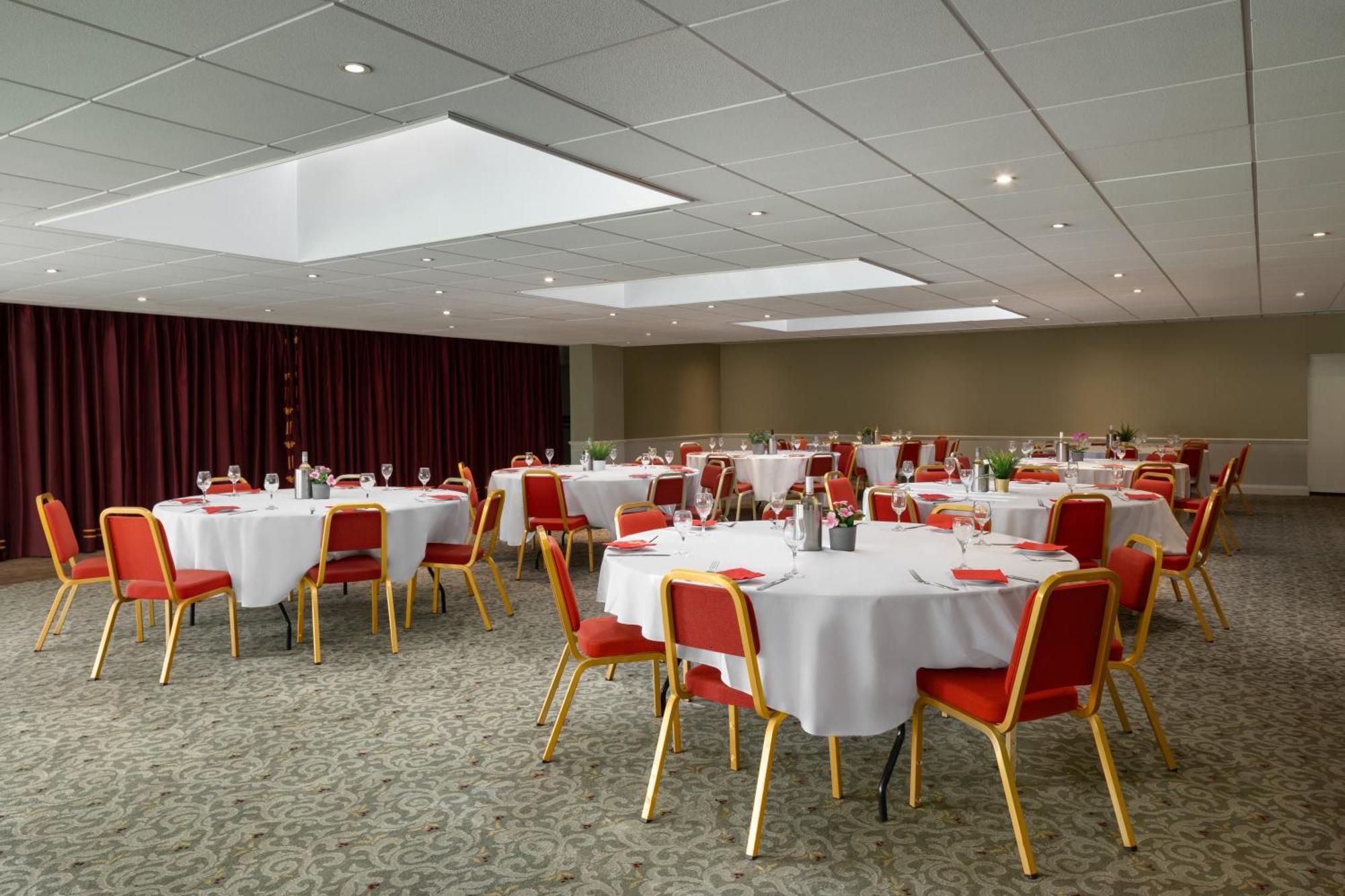 Ramada By Wyndham Cheltenham Golden Valley Ngoại thất bức ảnh