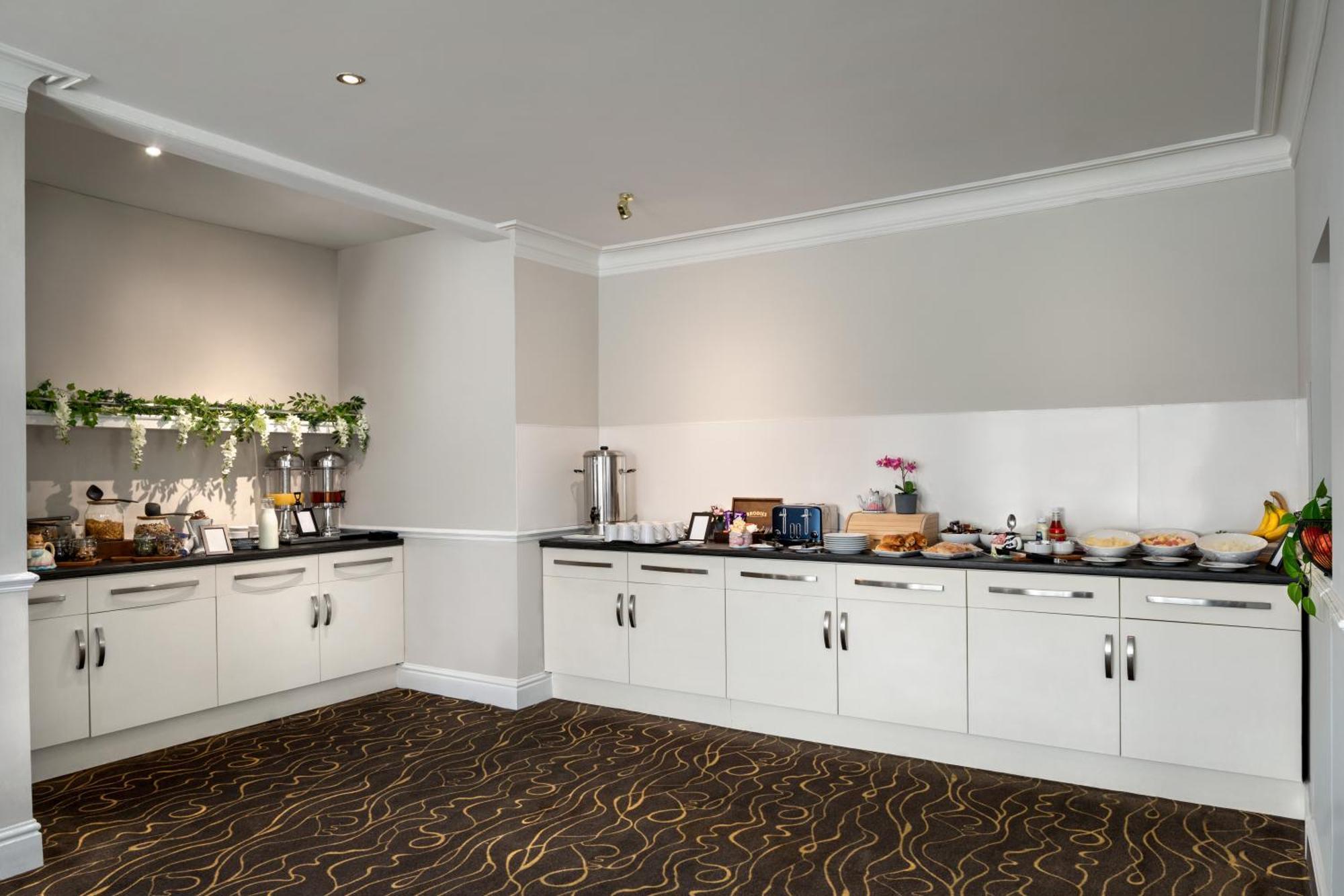 Ramada By Wyndham Cheltenham Golden Valley Ngoại thất bức ảnh