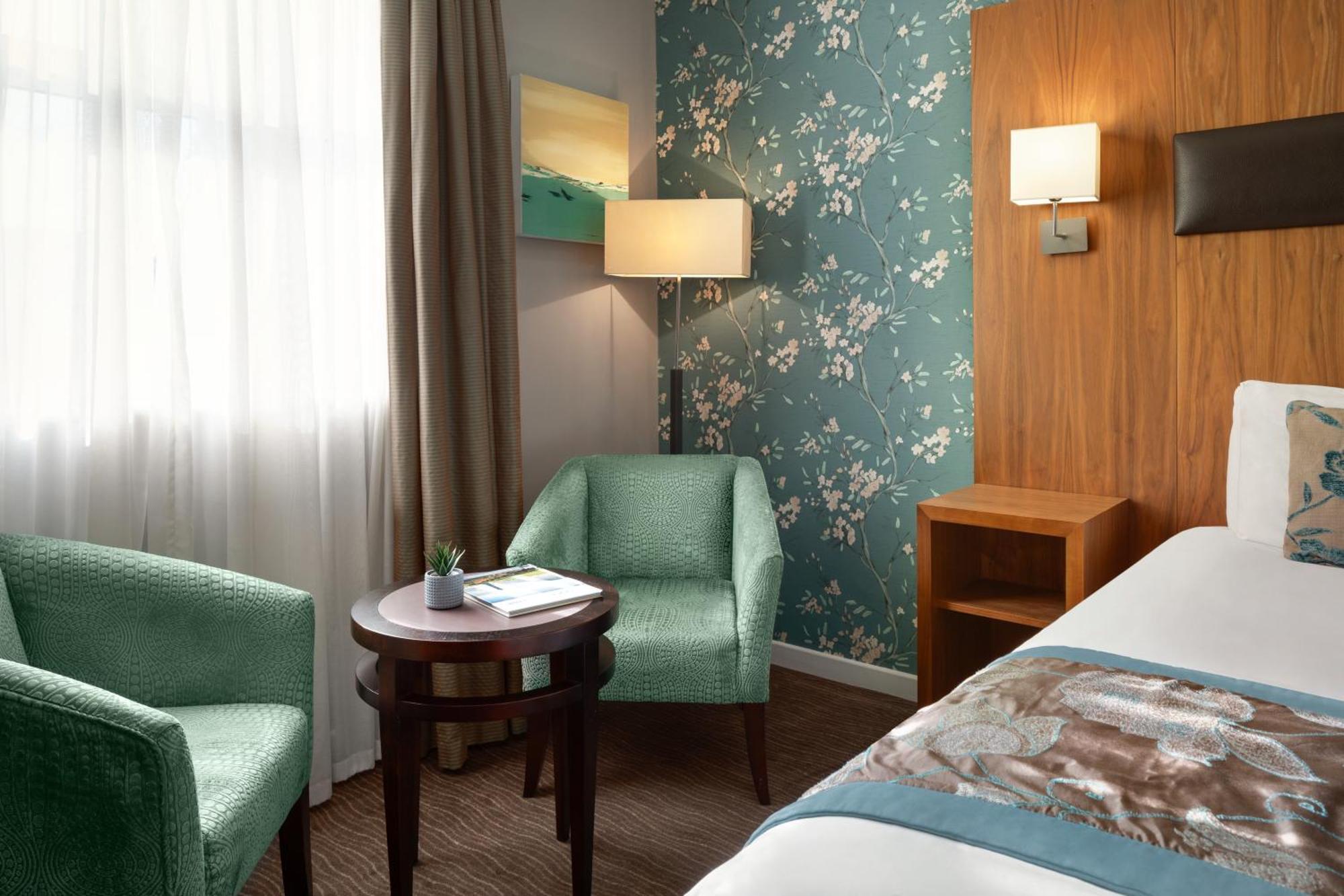 Ramada By Wyndham Cheltenham Golden Valley Ngoại thất bức ảnh