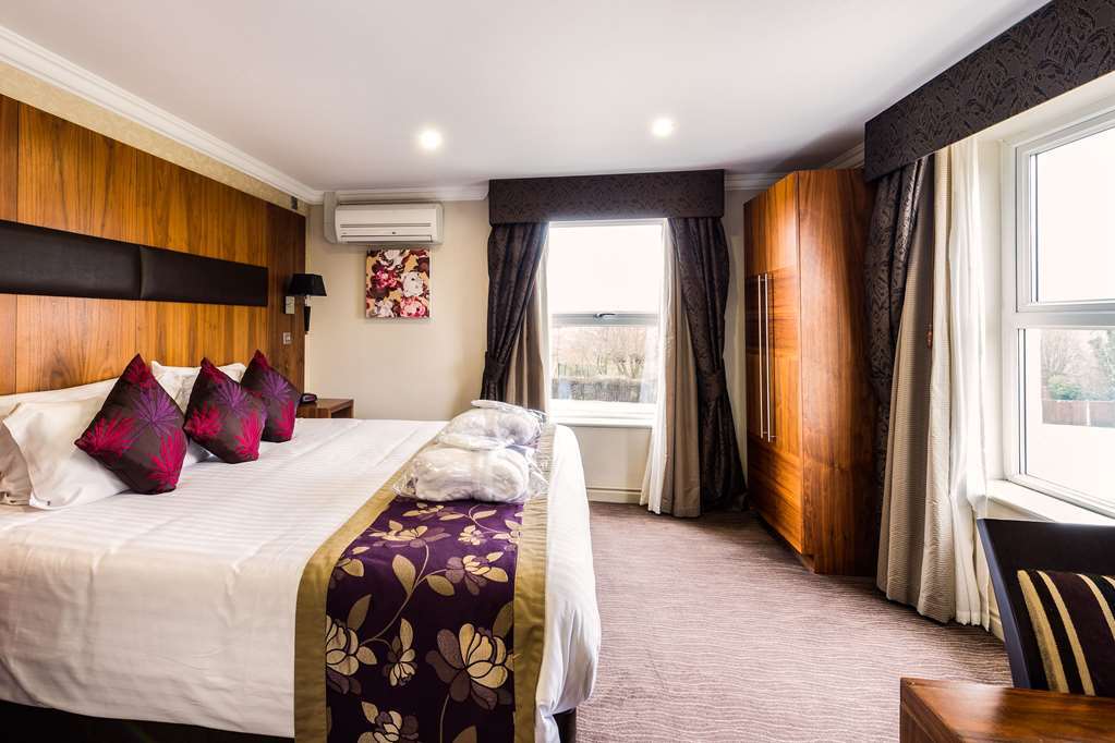Ramada By Wyndham Cheltenham Golden Valley Phòng bức ảnh